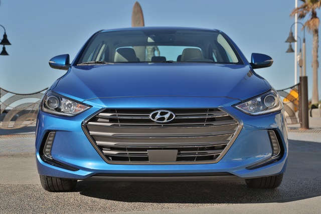 Hyundai Elantra exterior photo