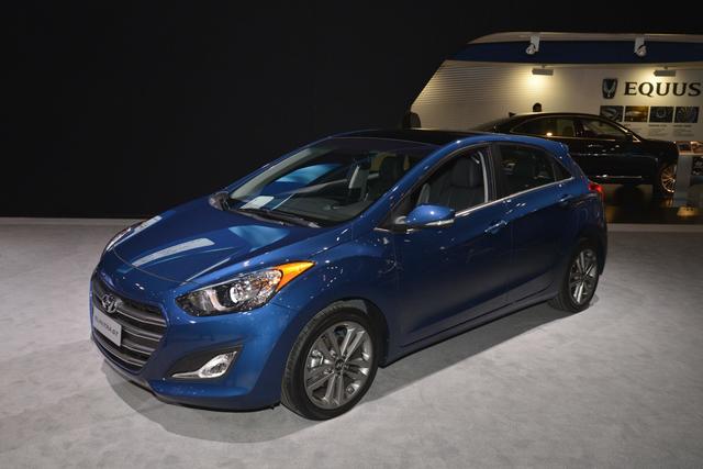 Hyundai Elantra reviews model