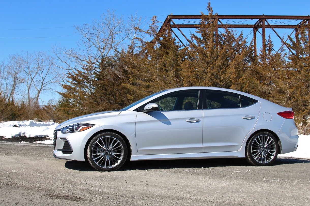 Hyundai Elantra Sport Photos and Specs. Photo: Hyundai Elantra Sport ...