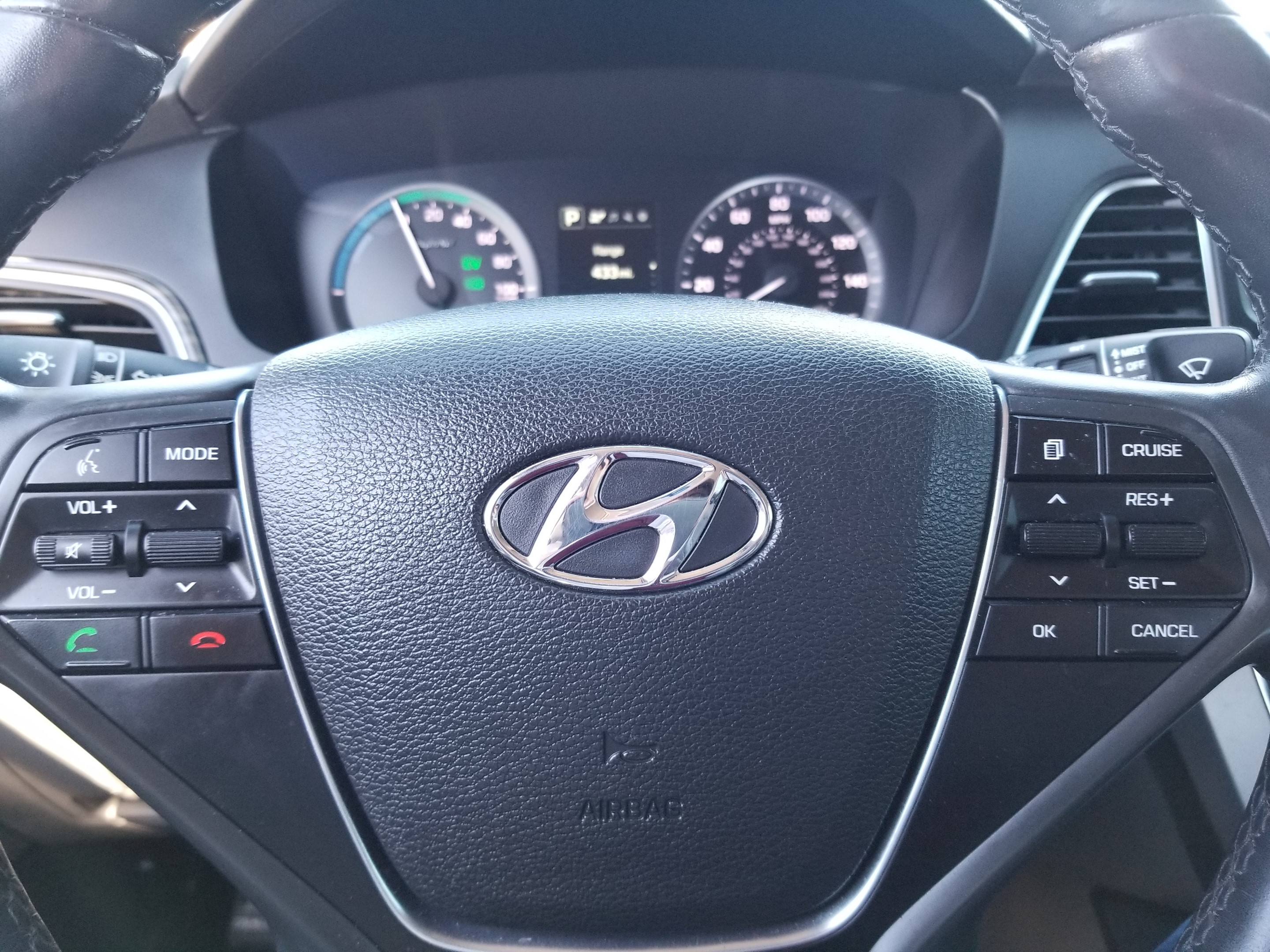 Hyundai Grandeur Hybrid interior specifications