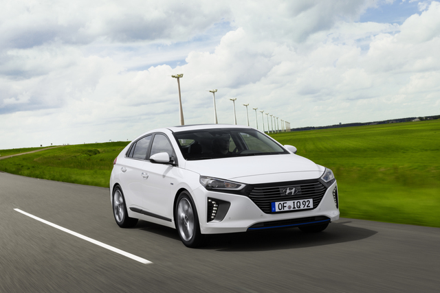 Hyundai IONIQ hybrid interior restyling