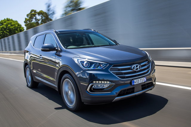 Hyundai Santa Fe exterior photo