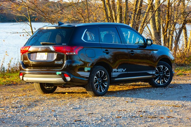 Mitsubishi Outlander 4k photo