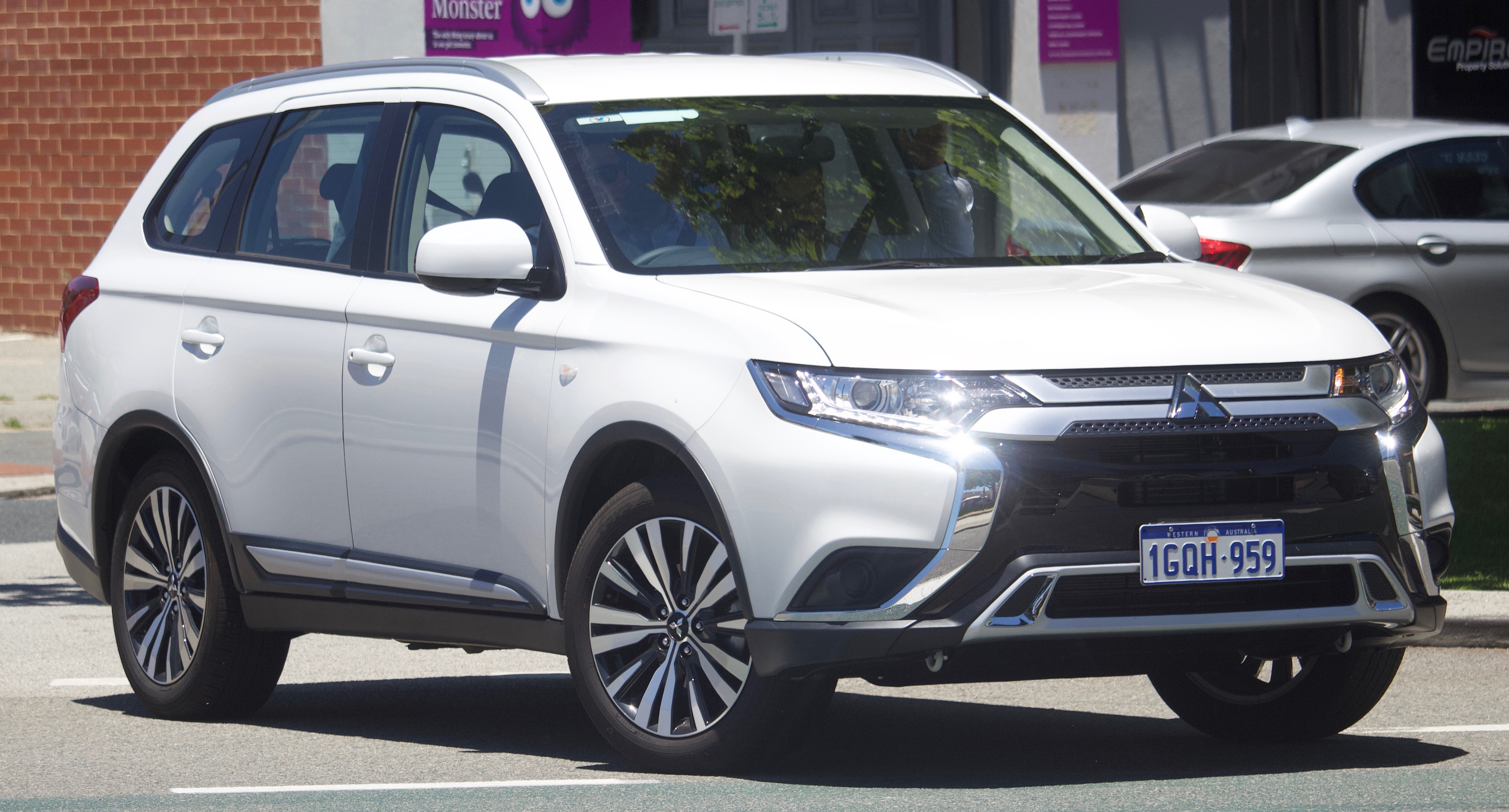Mitsubishi Outlander hd specifications