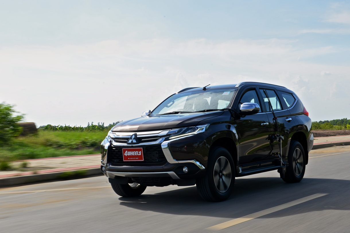 Mitsubishi Pajero Sport Photos and Specs. Photo Mitsubishi Pajero