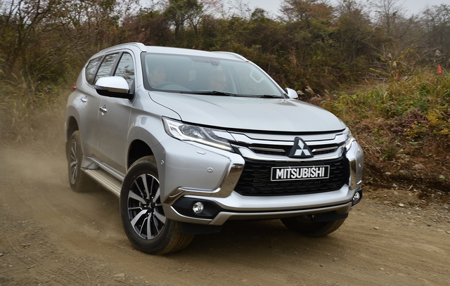Mitsubishi Pajero Sport modern photo