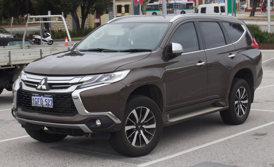 Mitsubishi Pajero Sport Photos and Specs. Photo Mitsubishi Pajero