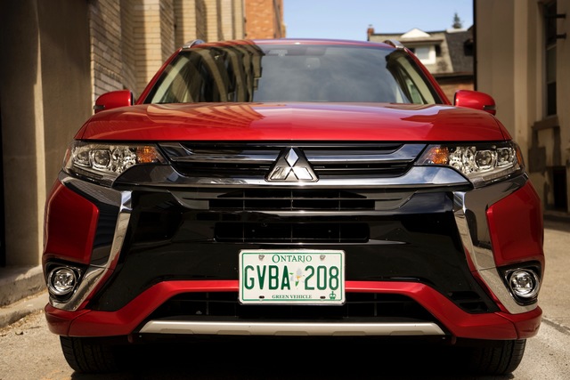 Mitsubishi Outlander PHEV accessories photo