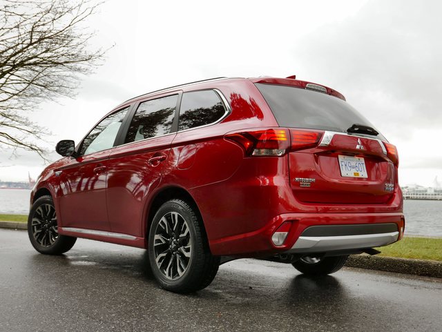 Mitsubishi Outlander PHEV modern photo