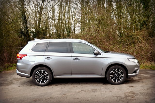 Mitsubishi Outlander PHEV hd big
