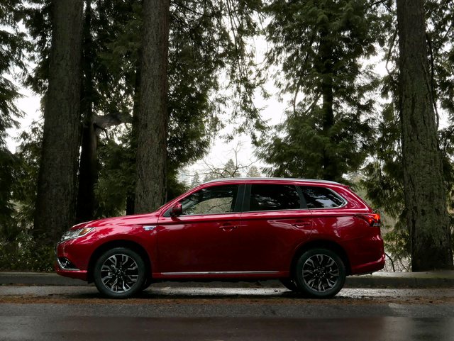 Mitsubishi Outlander PHEV reviews big