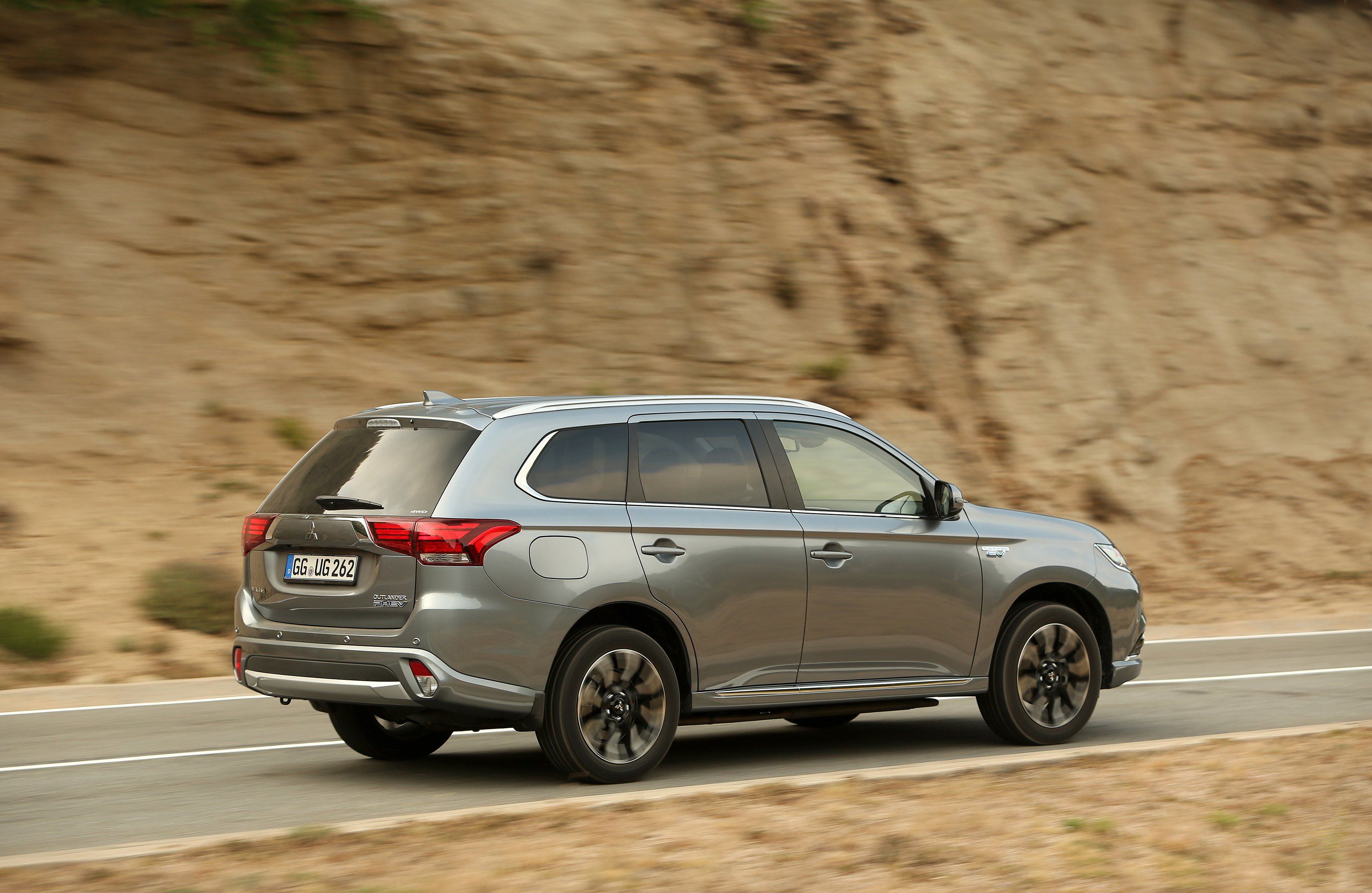 Mitsubishi Outlander PHEV accessories restyling