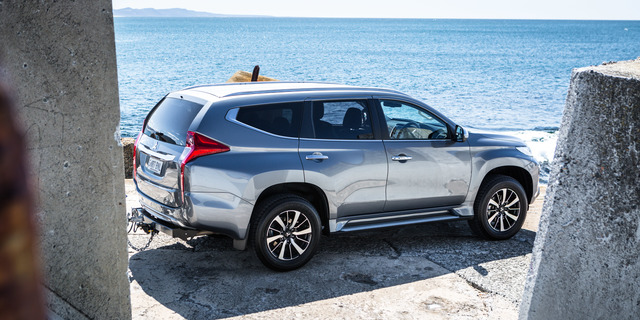 Mitsubishi Pajero Sport modern big Mitsubishi Pajero Sport mod specifications