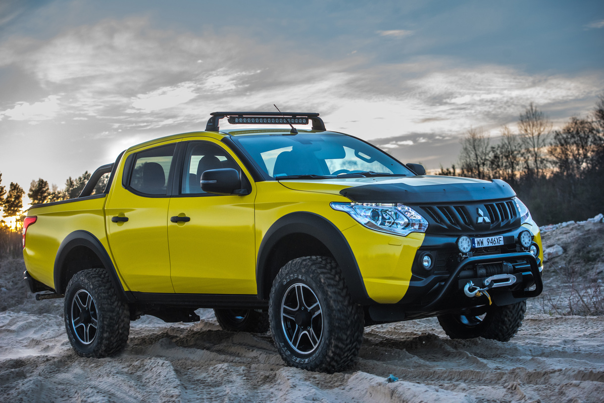 Mitsubishi l200 Р¶РµР»С‚С‹Р№