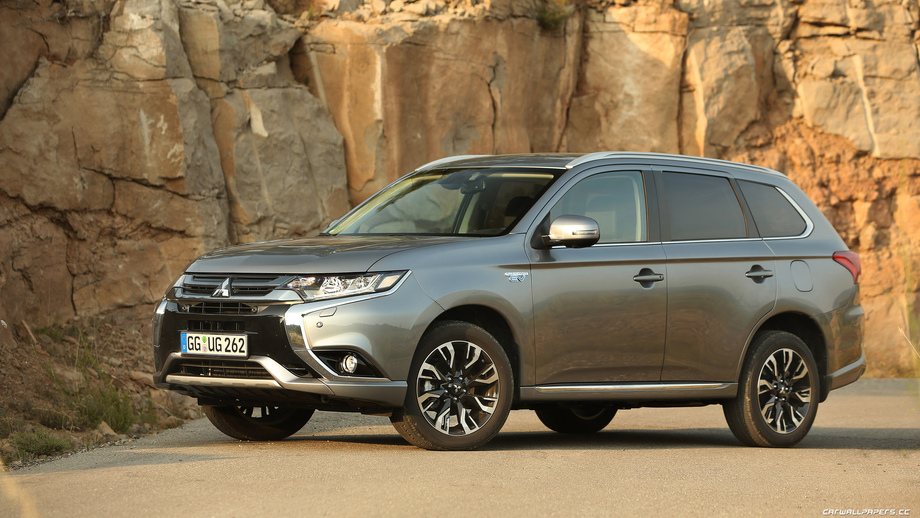 Mitsubishi Outlander PHEV Photos and Specs. Photo Mitsubishi Outlander