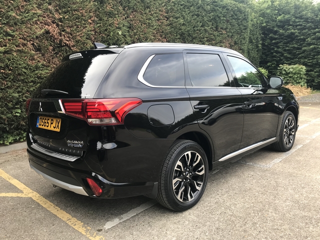 Mitsubishi Outlander PHEV modern 2015