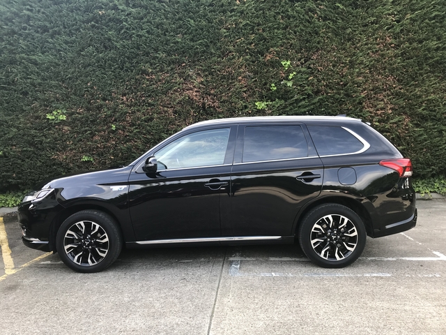 Mitsubishi Outlander PHEV 4k specifications