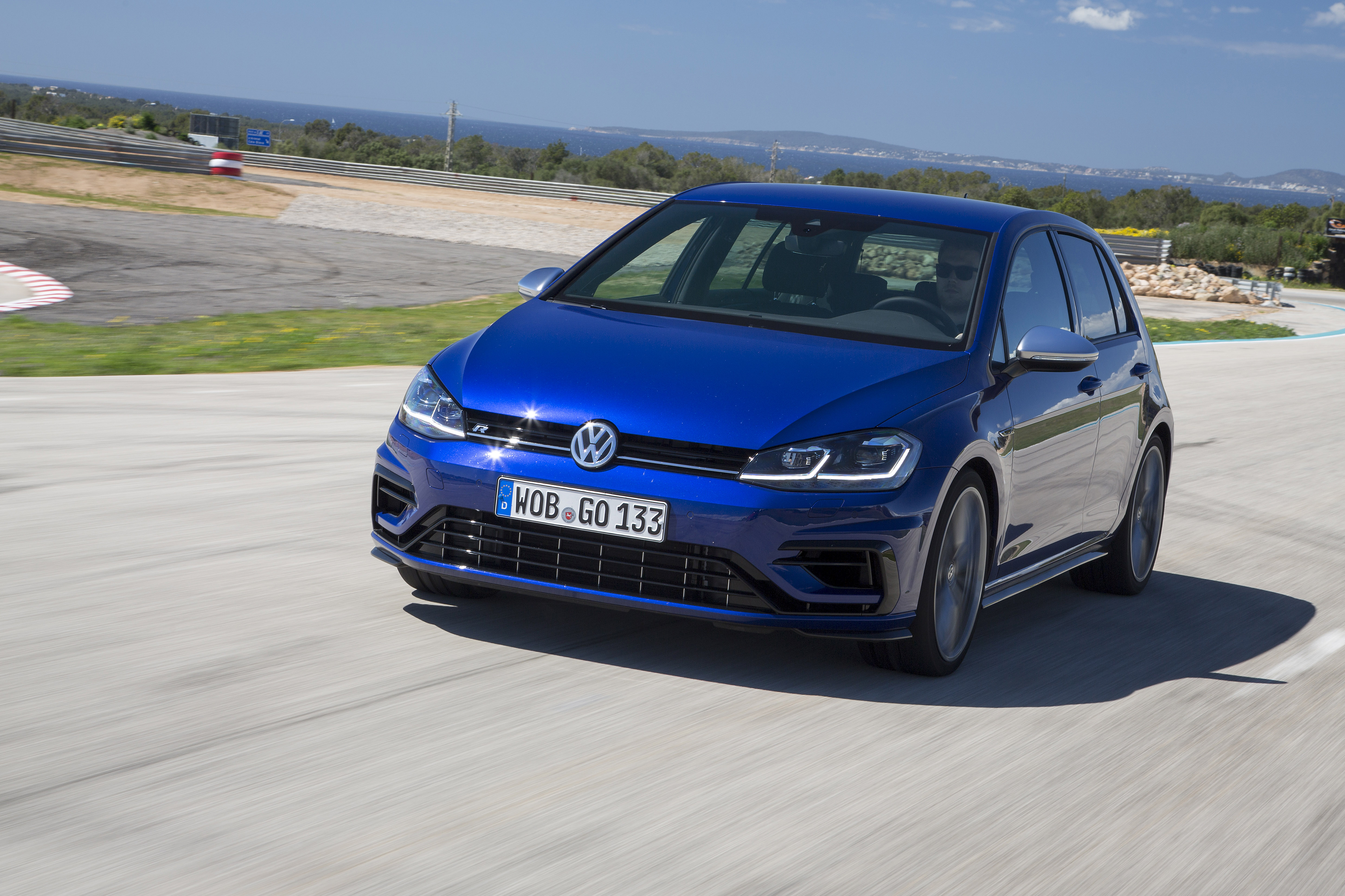 Volkswagen e-Golf modern restyling