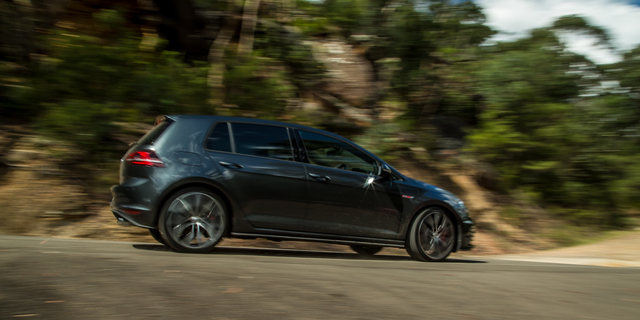 Volkswagen Golf 5-door hatchback photo Volkswagen Golf 5-door mod 2016