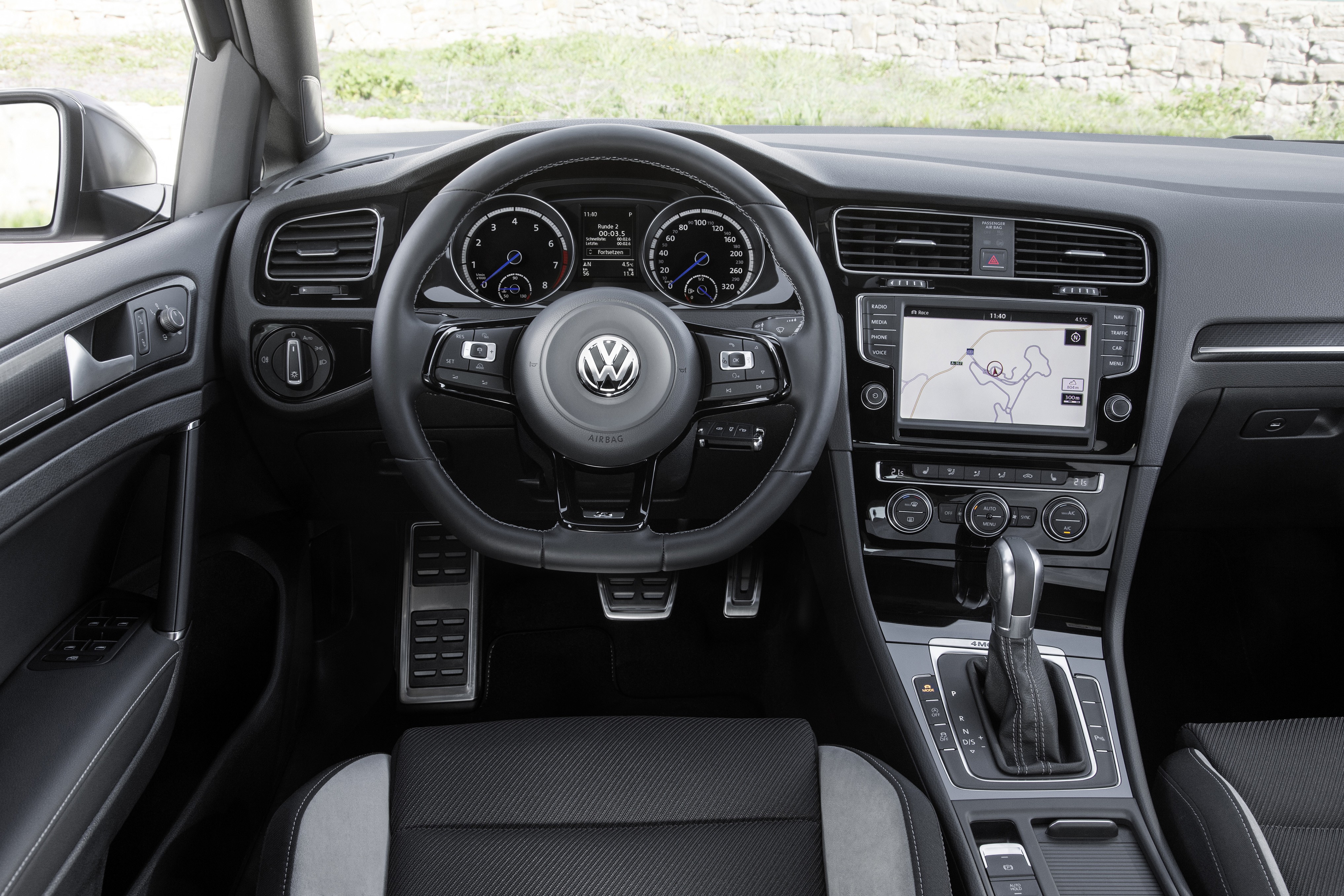 Volkswagen Golf R modern specifications