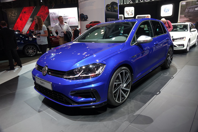 Volkswagen Golf R interior model
