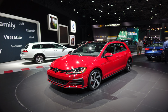 Volkswagen Golf GTI exterior specifications Volkswagen Golf GTI exterior photo
