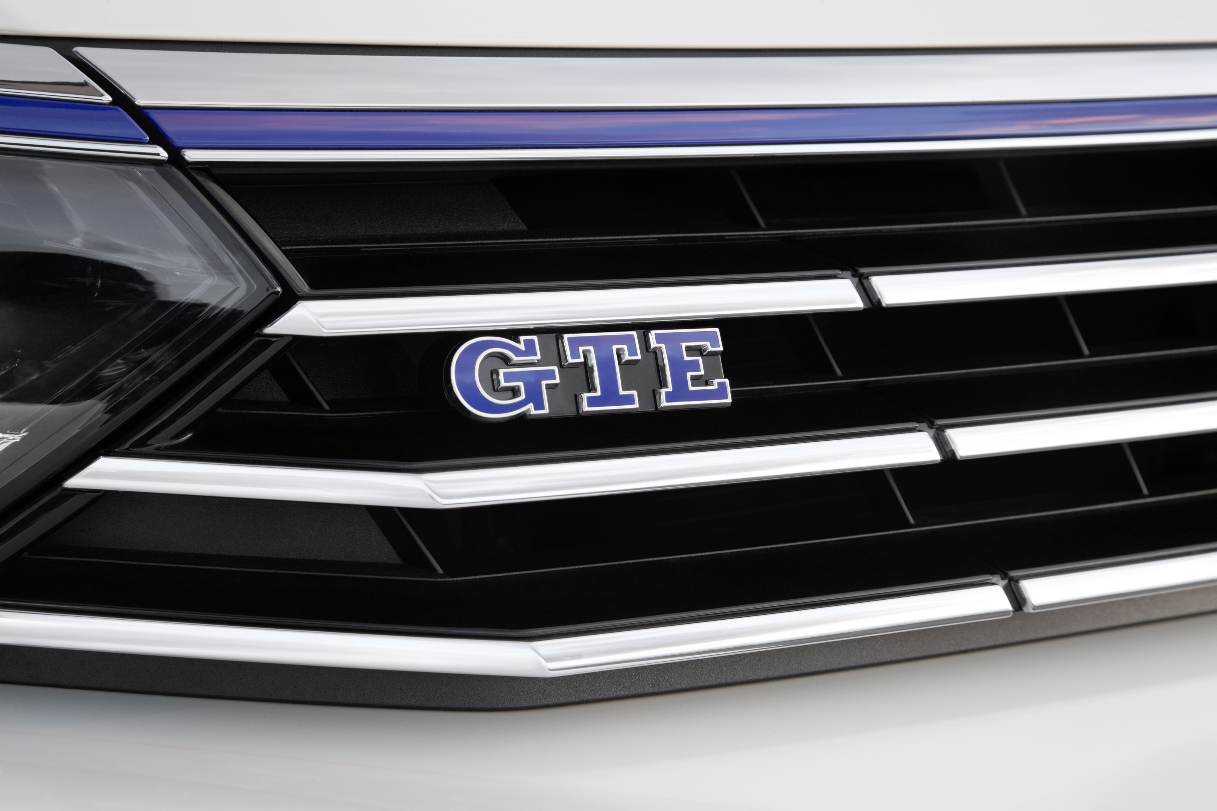 Volkswagen Passat GTE sedan specifications