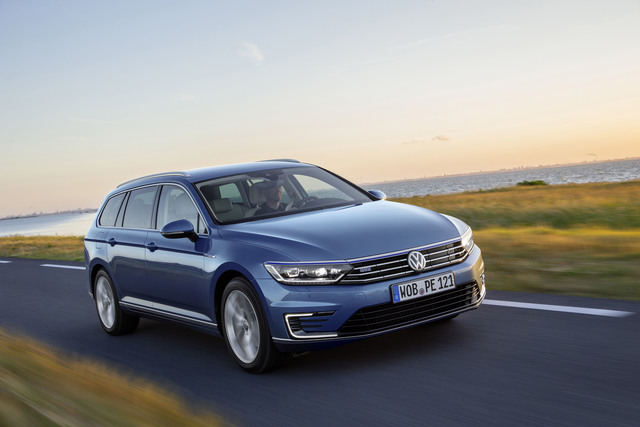 Volkswagen Passat Variant GTE 4k specifications