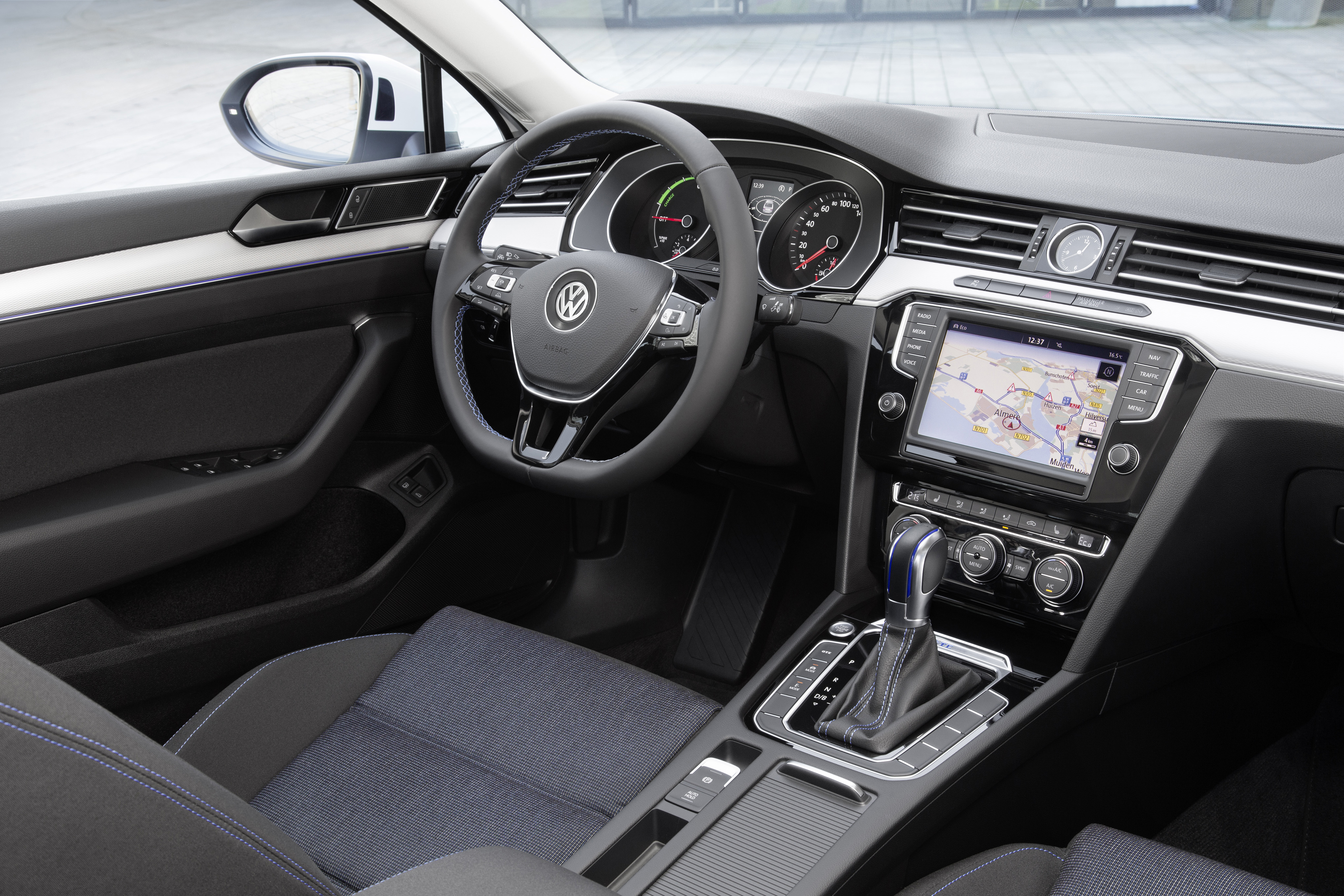 Volkswagen Passat Variant GTE reviews model