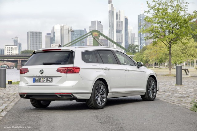 Volkswagen Passat Variant GTE mod big