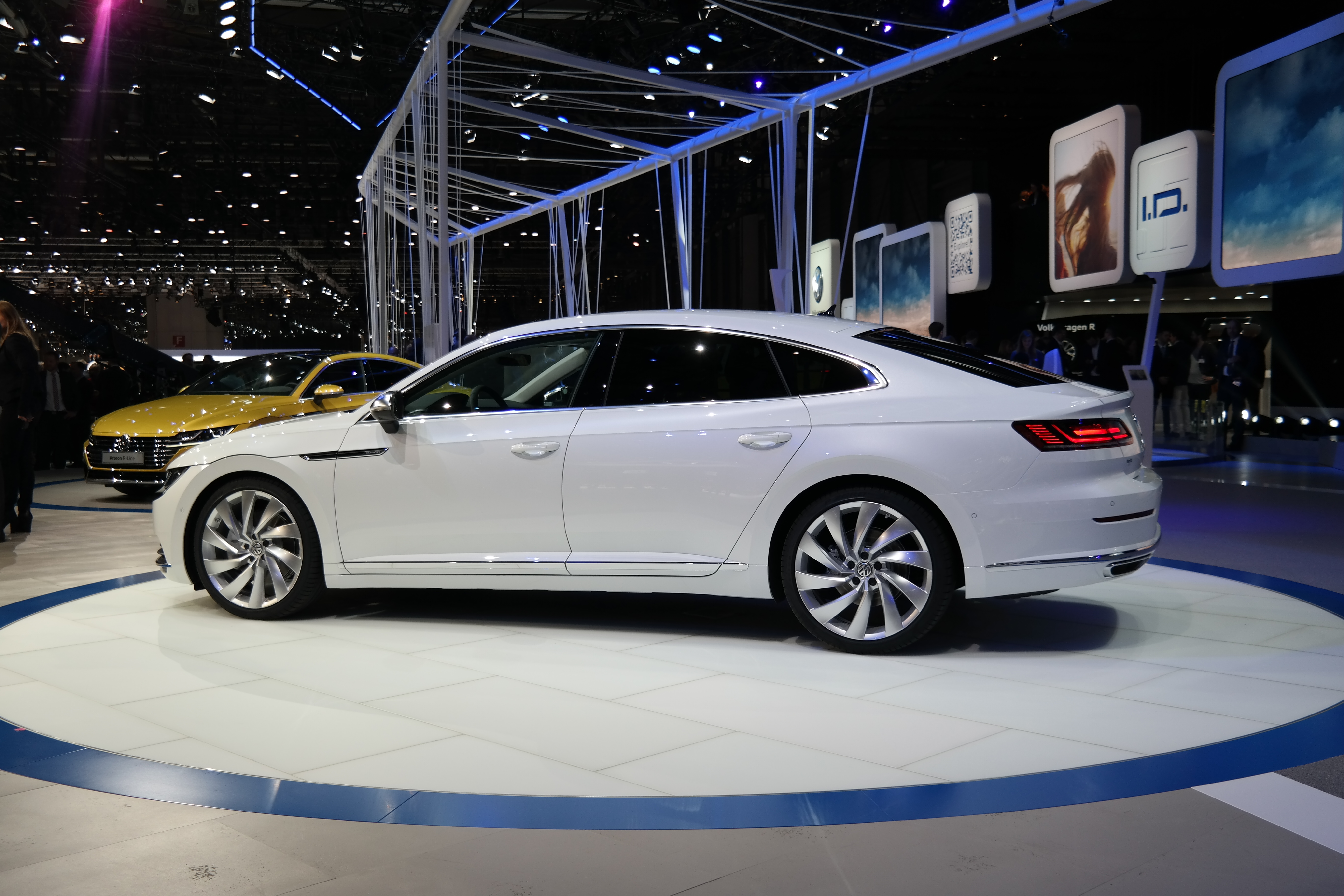 Volkswagen Arteon reviews photo