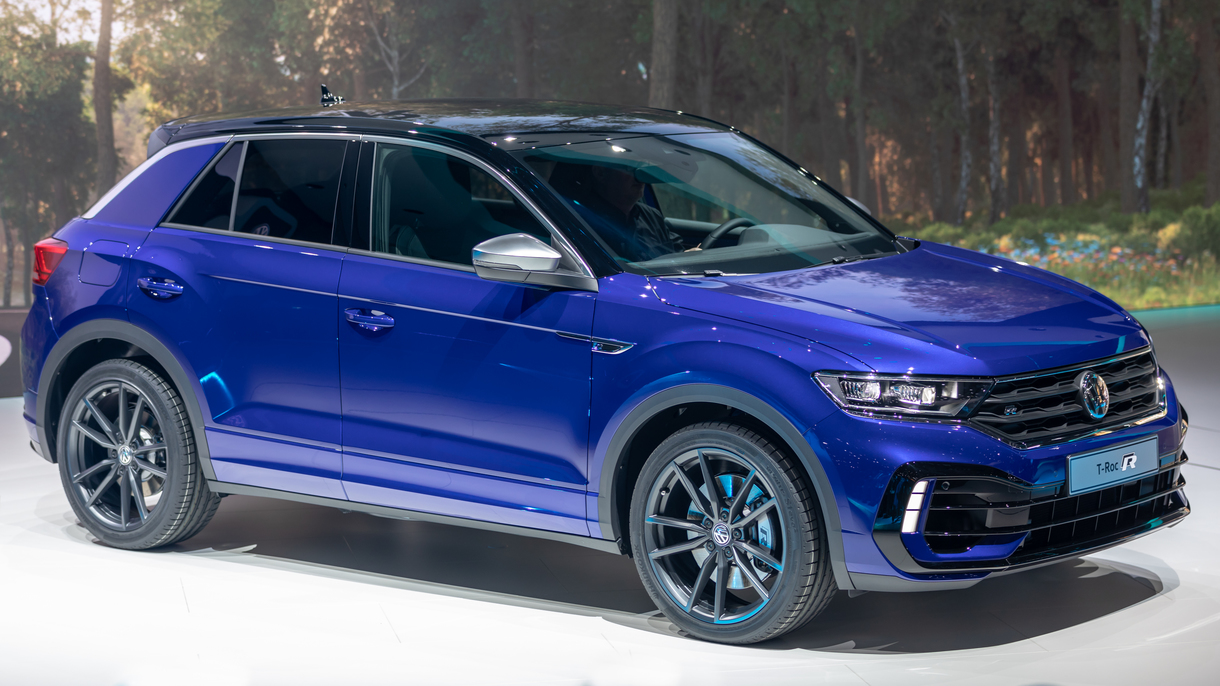 Volkswagen T-Roc R Photos and Specs. Photo: Volkswagen T-Roc R modern ...