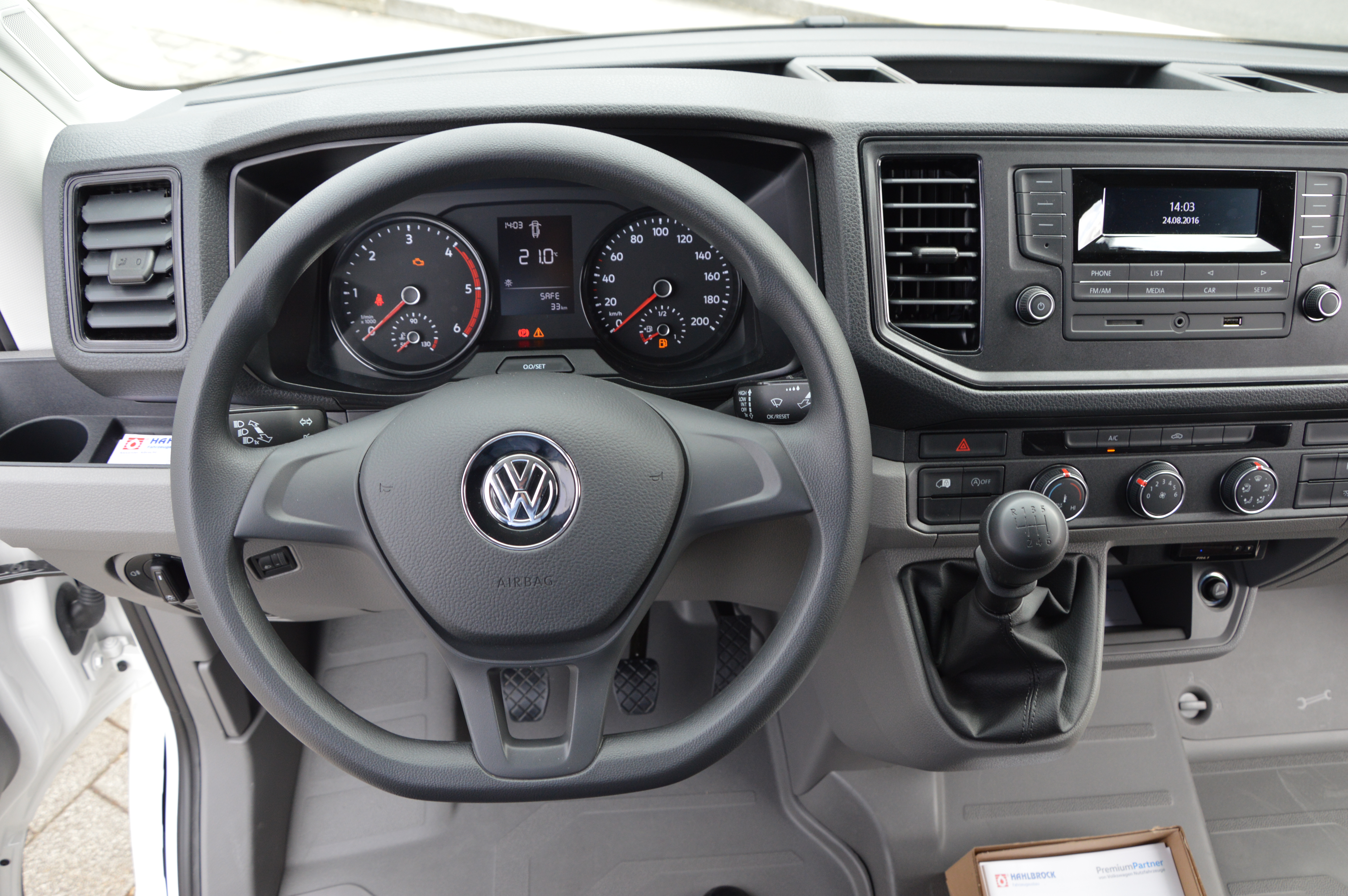 Volkswagen Crafter Kasten interior specifications