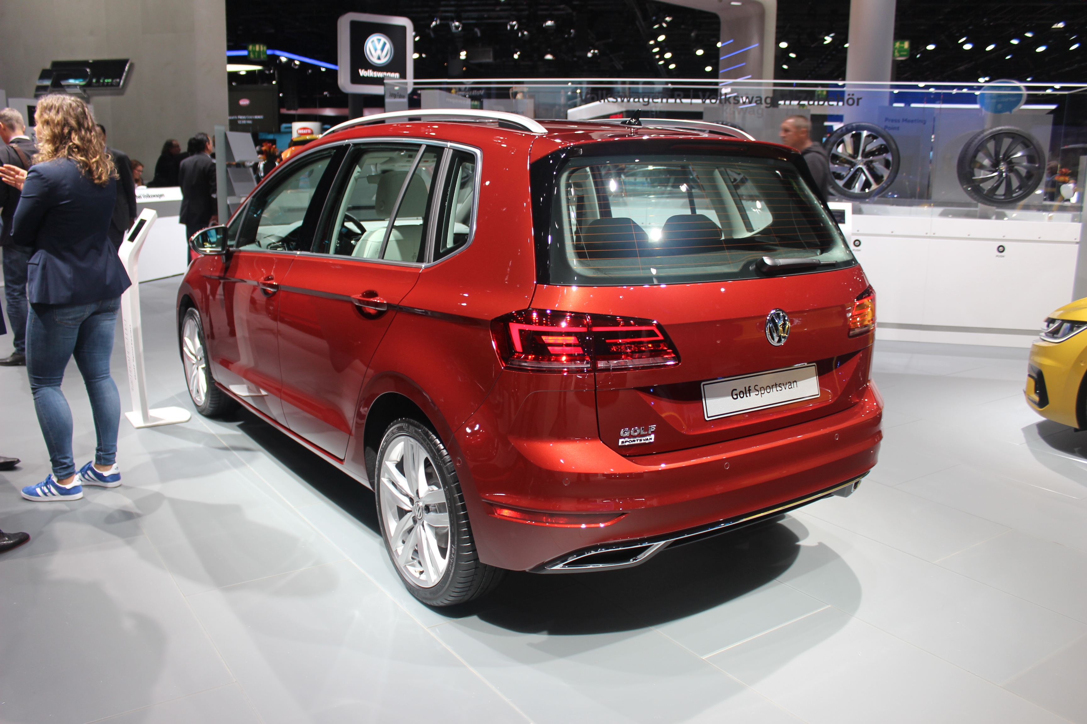 Volkswagen Golf Sportsvan reviews model