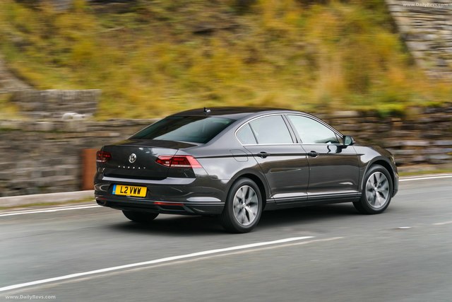 Volkswagen Passat 4k photo