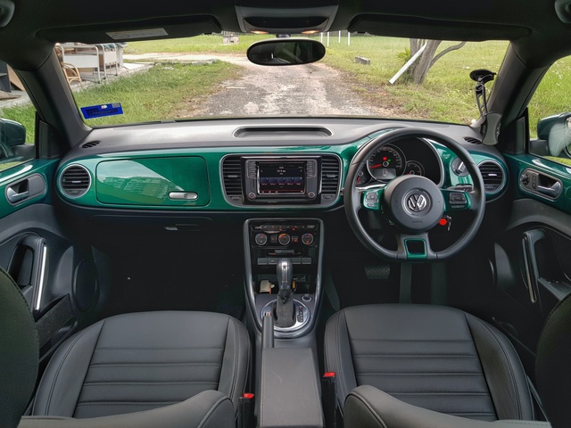 Volkswagen Beetle exterior photo