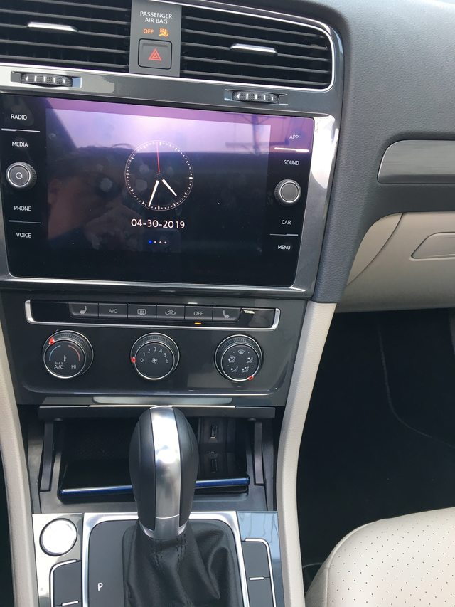 Volkswagen Golf 3-door 4k photo