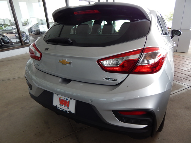 Chevrolet Cruze Hatchback reviews restyling Chevrolet Cruze Hatchback interior photo
