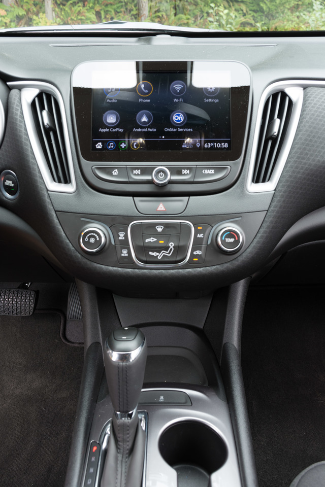 Chevrolet Malibu interior 2018