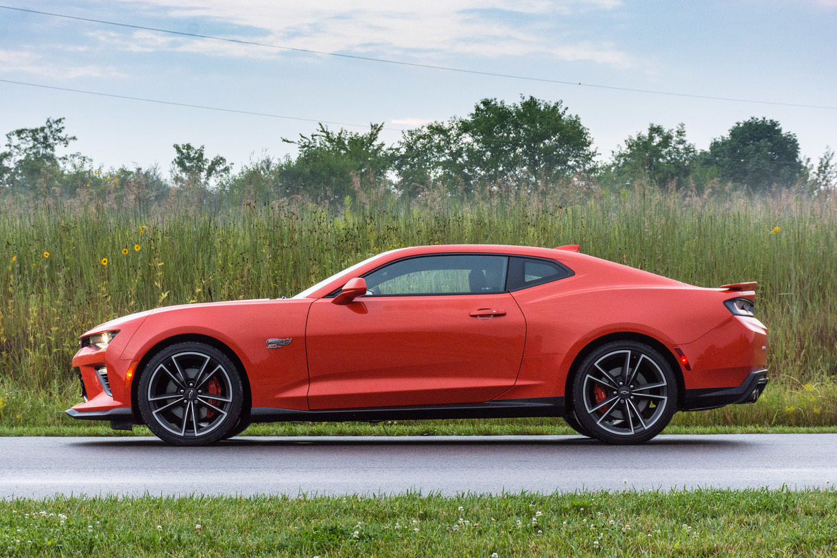 Chevrolet Camaro вид сбоку