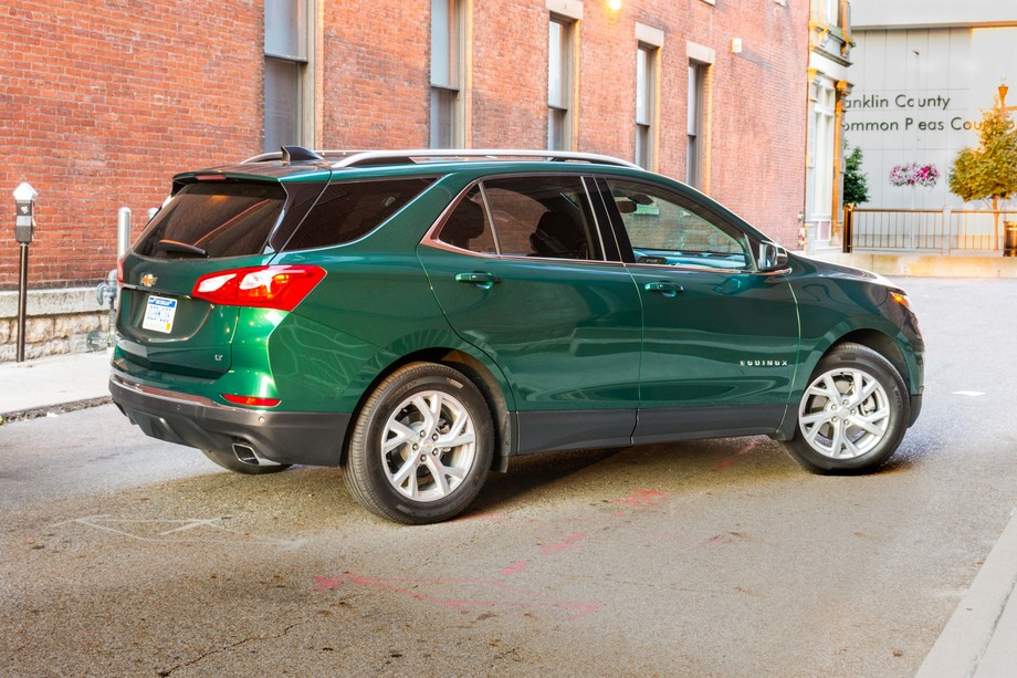 Chevrolet Equinox Photos and Specs. Photo Chevrolet Equinox best big