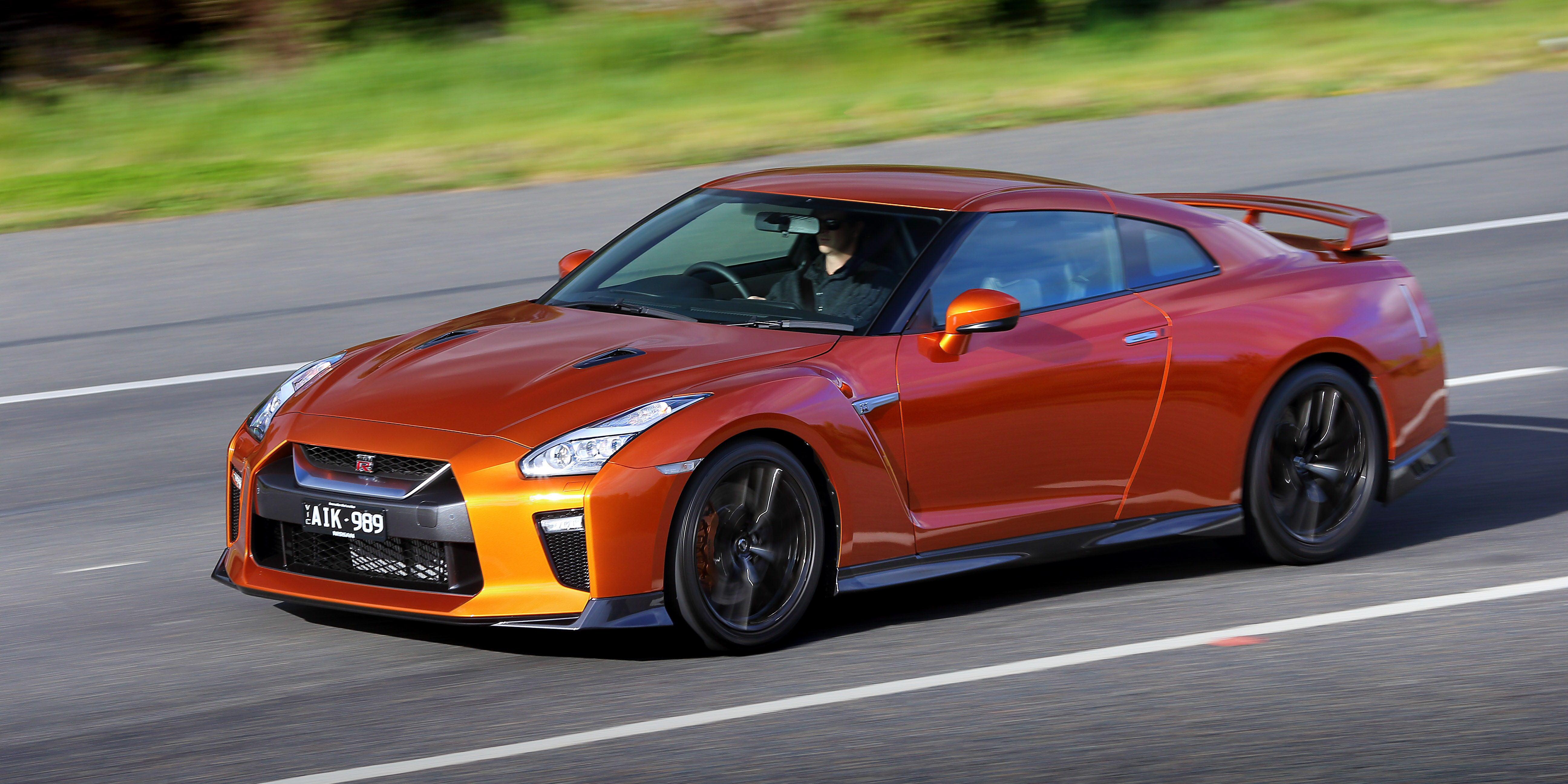 Nissan GT-R exterior specifications
