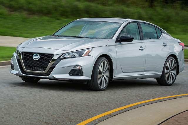 Nissan Sentra sedan model Nissan Sentra modern specifications