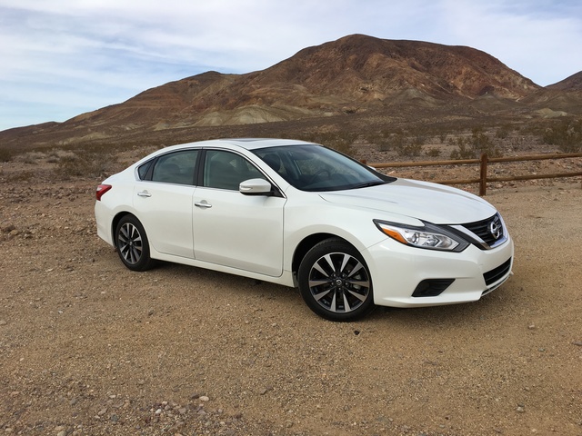 Nissan Altima sedan big Nissan Altima sedan photo