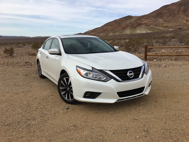 Nissan Altima sedan model Nissan Altima accessories photo