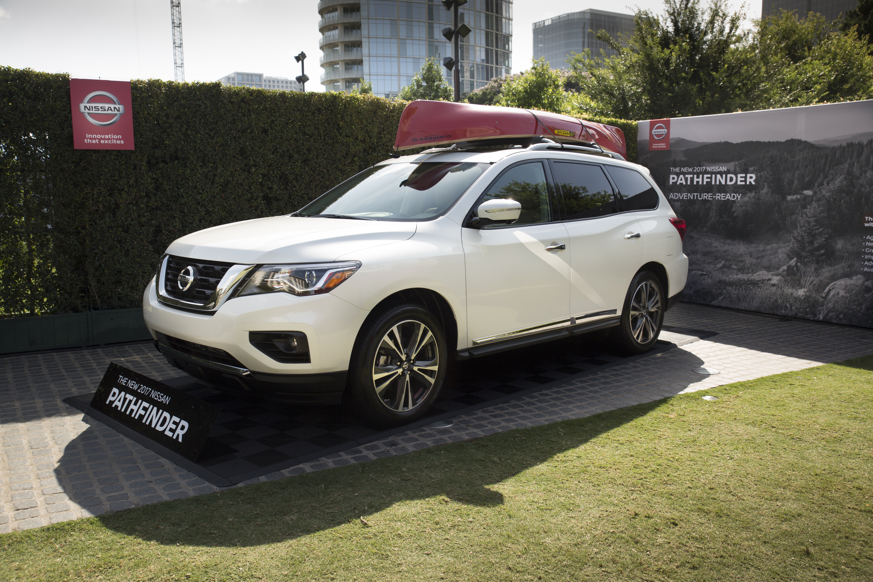 Nissan Pathfinder accessories specifications