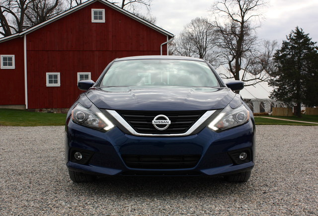 Nissan Altima reviews model Nissan Altima reviews photo