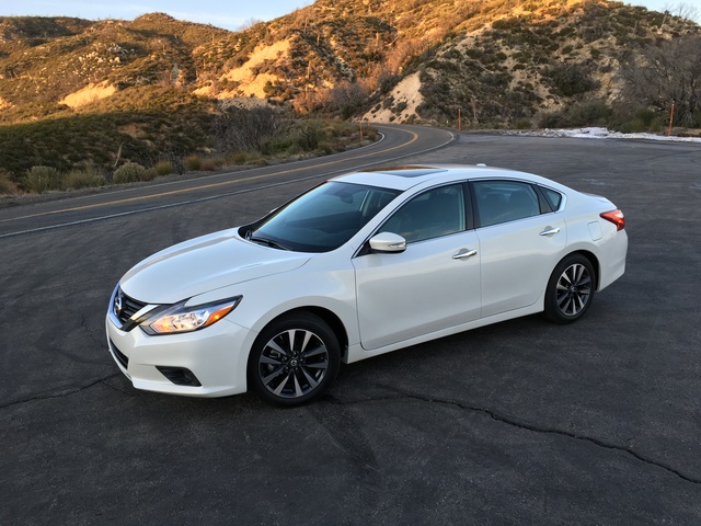 Nissan Altima exterior 2016 Nissan Altima 4k big