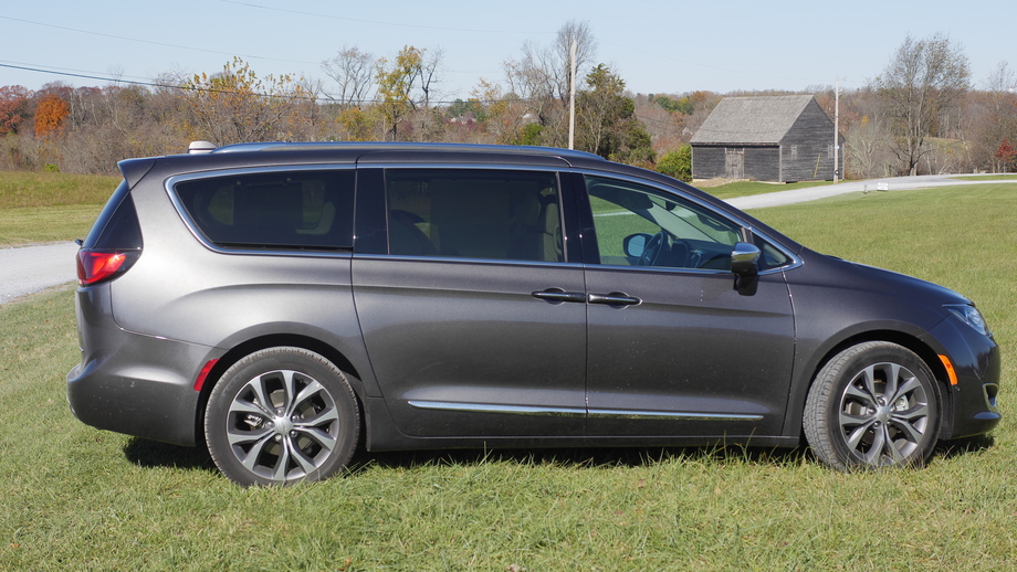 Chrysler Pacifica Photos and Specs. Photo: Chrysler Pacifica exterior ...