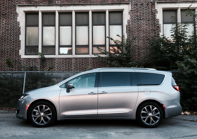 Chrysler Pacifica Photos and Specs. Photo: Chrysler Pacifica exterior ...